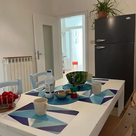 Casa Perrone Al Mare דירה *